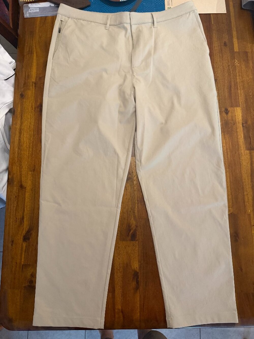 Vuori - Cascade Crinkle Pant - Relaxed - 38" x 30"